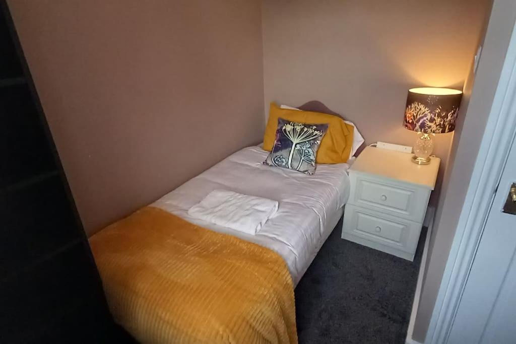 Peaceful Home From Home - Spacious 3 Bedroom House Accommodating 7 - Ideal For Families And Workers Gateshead Luaran gambar