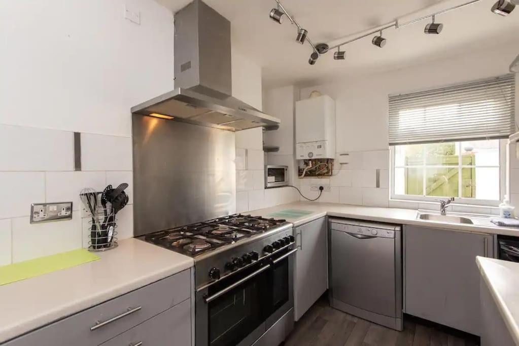 Peaceful Home From Home - Spacious 3 Bedroom House Accommodating 7 - Ideal For Families And Workers Gateshead Luaran gambar